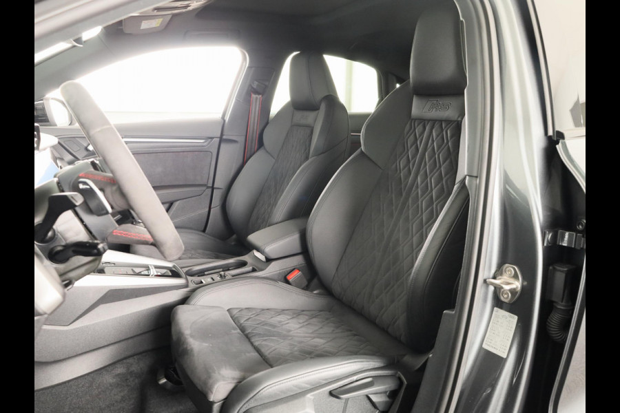 Audi RS 3 Limousine 2.5 TFSI quattro 400pk | Panoramadak | 3-spaaks sport afgevlakt stuurwiel | Adaptief onderstel | SONOS Premium 3D Audio