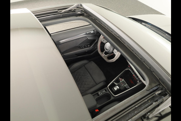 Audi RS 3 Limousine 2.5 TFSI quattro 400pk | Panoramadak | 3-spaaks sport afgevlakt stuurwiel | Adaptief onderstel | SONOS Premium 3D Audio