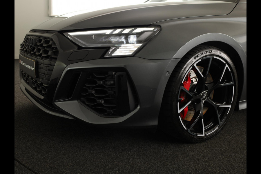 Audi RS 3 Limousine 2.5 TFSI quattro 400pk | Panoramadak | 3-spaaks sport afgevlakt stuurwiel | Adaptief onderstel | SONOS Premium 3D Audio