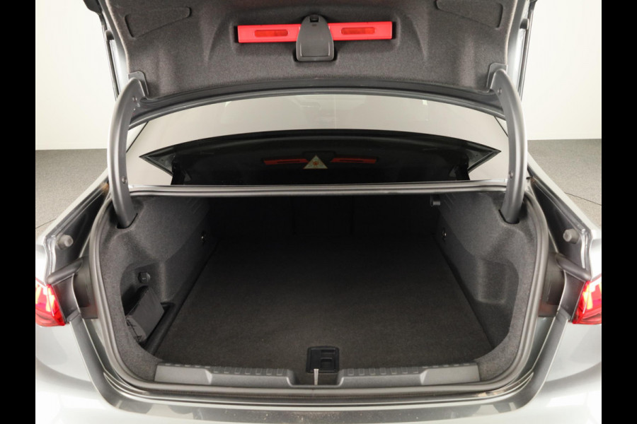 Audi RS 3 Limousine 2.5 TFSI quattro 400pk | Panoramadak | 3-spaaks sport afgevlakt stuurwiel | Adaptief onderstel | SONOS Premium 3D Audio