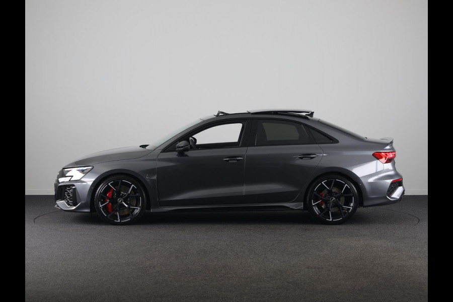 Audi RS 3 Limousine 2.5 TFSI quattro 400pk | Panoramadak | 3-spaaks sport afgevlakt stuurwiel | Adaptief onderstel | SONOS Premium 3D Audio