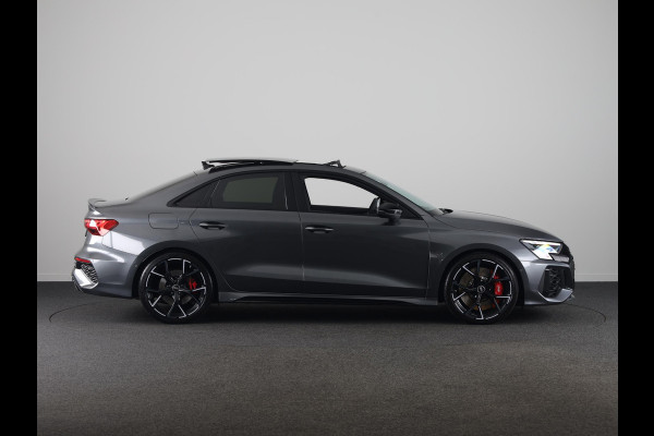 Audi RS 3 Limousine 2.5 TFSI quattro 400pk | Panoramadak | 3-spaaks sport afgevlakt stuurwiel | Adaptief onderstel | SONOS Premium 3D Audio