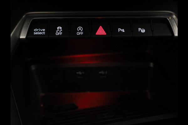 Audi RS 3 Limousine 2.5 TFSI quattro 400pk | Panoramadak | 3-spaaks sport afgevlakt stuurwiel | Adaptief onderstel | SONOS Premium 3D Audio