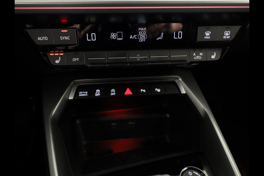 Audi RS 3 Limousine 2.5 TFSI quattro 400pk | Panoramadak | 3-spaaks sport afgevlakt stuurwiel | Adaptief onderstel | SONOS Premium 3D Audio