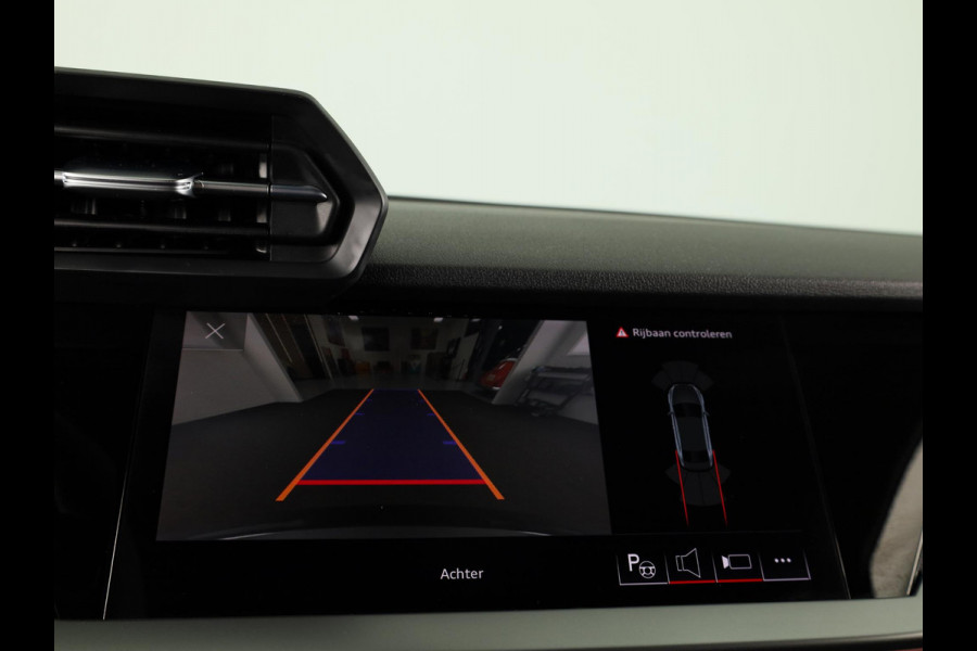 Audi RS 3 Limousine 2.5 TFSI quattro 400pk | Panoramadak | 3-spaaks sport afgevlakt stuurwiel | Adaptief onderstel | SONOS Premium 3D Audio