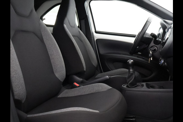 Toyota Aygo X 1.0 VVT-i MT Play Sport | Apple Carplay & Android Auto | Adaptive Cruise Control | Cruise control