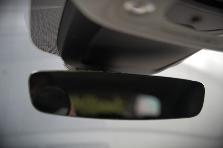 Audi e-tron 50 quattro Business edition Plus 71 kWh | Black Edition | Panoramadak | Camera | Memory Seats | Luchtvering | Adaptive Cruise Control | Keyless | Matrix LED | Leder | Stoelverwarming | NAP |