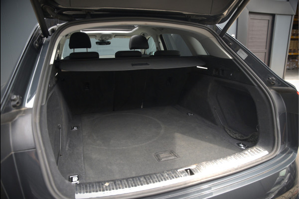 Audi e-tron 50 quattro Business edition Plus 71 kWh | Black Edition | Panoramadak | Camera | Memory Seats | Luchtvering | Adaptive Cruise Control | Keyless | Matrix LED | Leder | Stoelverwarming | NAP |