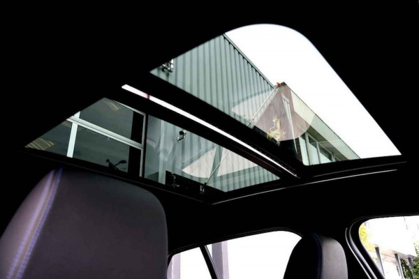 BMW 1-serie 118i High Executive M-Sport LMV18/CAM/NAVI/PANO