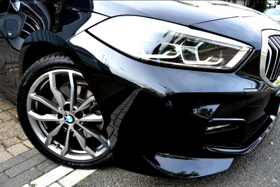 BMW 1-serie 118i High Executive M-Sport LMV18/CAM/NAVI/PANO