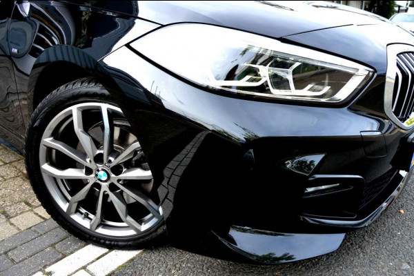 BMW 1-serie 118i High Executive M-Sport LMV18/CAM/NAVI/PANO