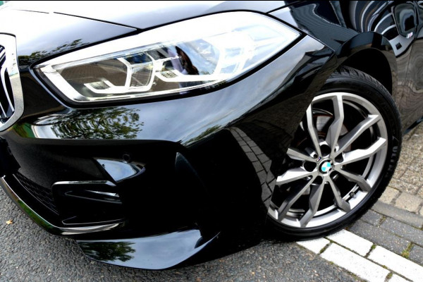 BMW 1-serie 118i High Executive M-Sport LMV18/CAM/NAVI/PANO
