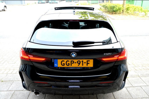 BMW 1-serie 118i High Executive M-Sport LMV18/CAM/NAVI/PANO