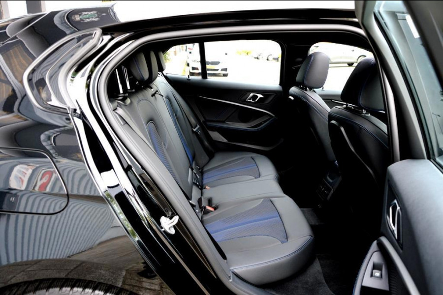 BMW 1-serie 118i High Executive M-Sport LMV18/CAM/NAVI/PANO