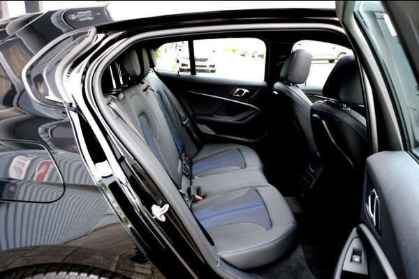 BMW 1-serie 118i High Executive M-Sport LMV18/CAM/NAVI/PANO