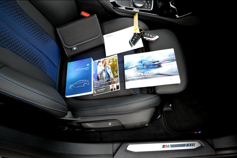 BMW 1-serie 118i High Executive M-Sport LMV18/CAM/NAVI/PANO