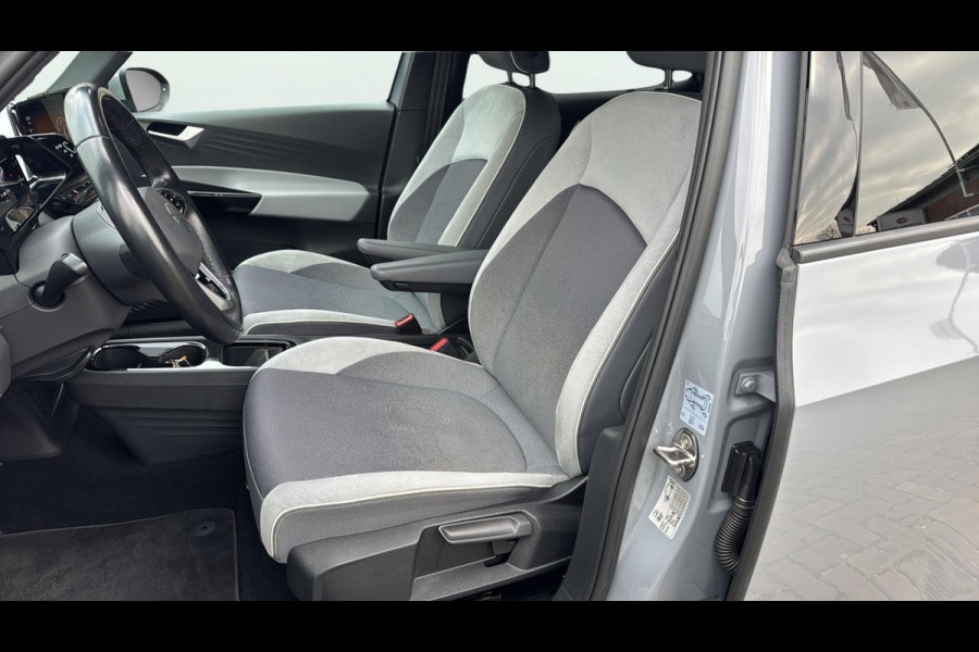 Volkswagen ID.3 First Plus SOH 92% TREKHAAK 19 " LM VELGEN ACHTERUITRIJCAMERA STOELVERWARMING