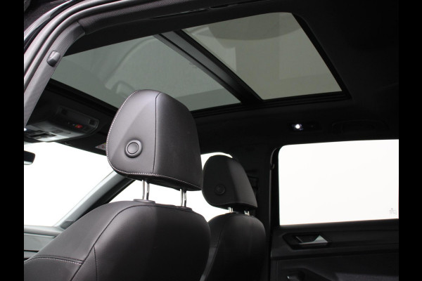 Volkswagen T-Roc 1.5 TSI R-Line+Blackpack | Panoramadak | Climate control | Adaptieve cruise control | LED | Navigatie | Achteruitrijcamera | Parkeersensoren | Apple Carplay/ Android Auto | Radio