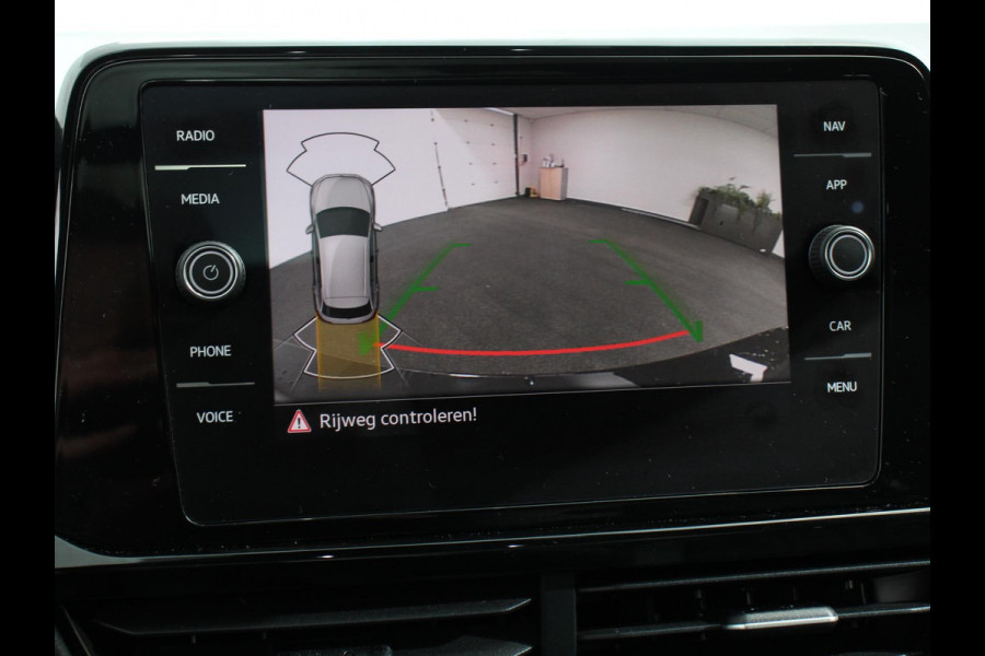 Volkswagen T-Roc 1.5 TSI R-Line+Blackpack | Panoramadak | Climate control | Adaptieve cruise control | LED | Navigatie | Achteruitrijcamera | Parkeersensoren | Apple Carplay/ Android Auto | Radio