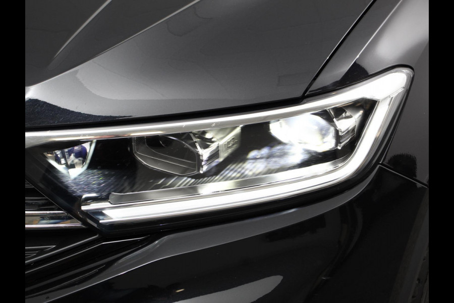 Volkswagen T-Roc 1.5 TSI R-Line+Blackpack | Panoramadak | Climate control | Adaptieve cruise control | LED | Navigatie | Achteruitrijcamera | Parkeersensoren | Apple Carplay/ Android Auto | Radio