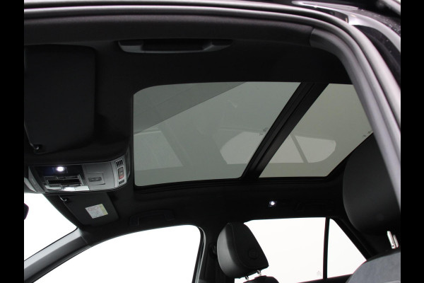 Volkswagen T-Roc 1.5 TSI R-Line+Blackpack | Panoramadak | Climate control | Adaptieve cruise control | LED | Navigatie | Achteruitrijcamera | Parkeersensoren | Apple Carplay/ Android Auto | Radio