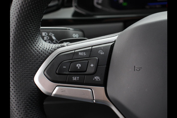 Volkswagen T-Roc 1.5 TSI R-Line+Blackpack | Panoramadak | Climate control | Adaptieve cruise control | LED | Navigatie | Achteruitrijcamera | Parkeersensoren | Apple Carplay/ Android Auto | Radio