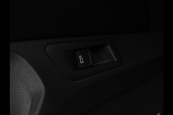 Volkswagen T-Roc 1.5 TSI R-Line+Blackpack | Panoramadak | Climate control | Adaptieve cruise control | LED | Navigatie | Achteruitrijcamera | Parkeersensoren | Apple Carplay/ Android Auto | Radio