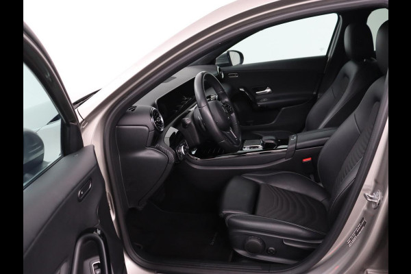 Mercedes-Benz A-Klasse 200 Business Solution | Stoelverwarming | Carplay | Half leder | Camera | Widescreen | Full LED | DAB | Park Assist | Cruise control | Bluetooth | Climate control