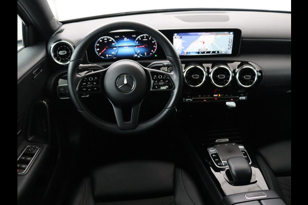Mercedes-Benz A-Klasse 200 Business Solution | Stoelverwarming | Carplay | Half leder | Camera | Widescreen | Full LED | DAB | Park Assist | Cruise control | Bluetooth | Climate control