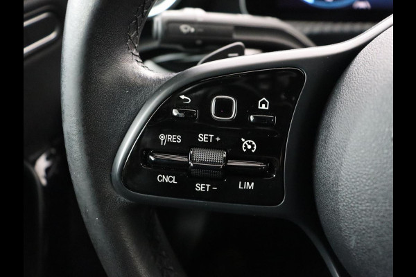 Mercedes-Benz A-Klasse 200 Business Solution | Stoelverwarming | Carplay | Half leder | Camera | Widescreen | Full LED | DAB | Park Assist | Cruise control | Bluetooth | Climate control