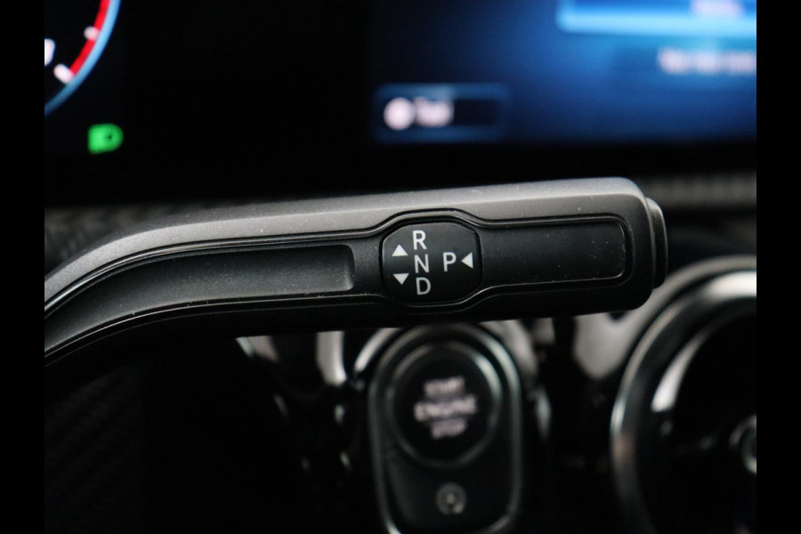 Mercedes-Benz A-Klasse 200 Business Solution | Stoelverwarming | Carplay | Half leder | Camera | Widescreen | Full LED | DAB | Park Assist | Cruise control | Bluetooth | Climate control