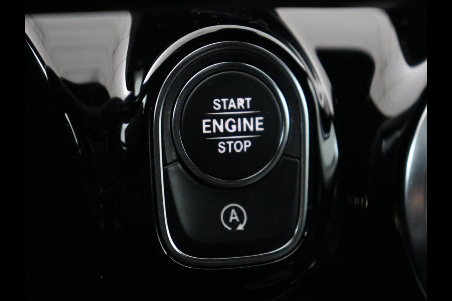 Mercedes-Benz A-Klasse 200 Business Solution | Stoelverwarming | Carplay | Half leder | Camera | Widescreen | Full LED | DAB | Park Assist | Cruise control | Bluetooth | Climate control