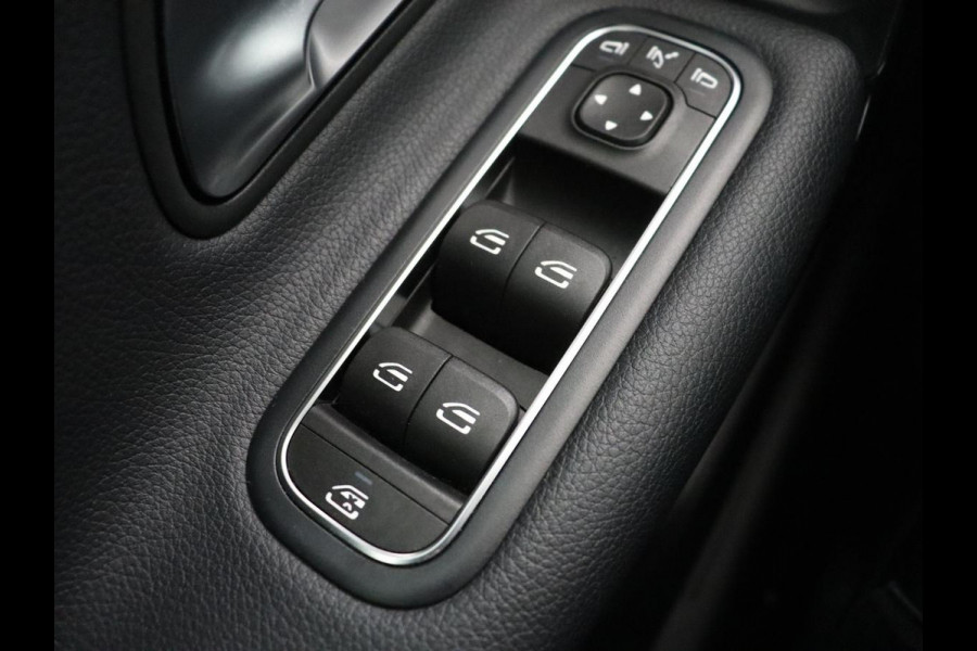 Mercedes-Benz A-Klasse 200 Business Solution | Stoelverwarming | Carplay | Half leder | Camera | Widescreen | Full LED | DAB | Park Assist | Cruise control | Bluetooth | Climate control