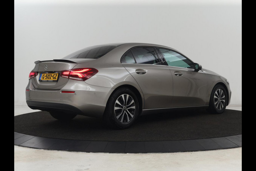 Mercedes-Benz A-Klasse 200 Business Solution | Stoelverwarming | Carplay | Half leder | Camera | Widescreen | Full LED | DAB | Park Assist | Cruise control | Bluetooth | Climate control