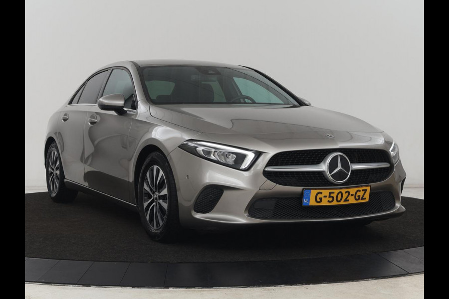 Mercedes-Benz A-Klasse 200 Business Solution | Stoelverwarming | Carplay | Half leder | Camera | Widescreen | Full LED | DAB | Park Assist | Cruise control | Bluetooth | Climate control