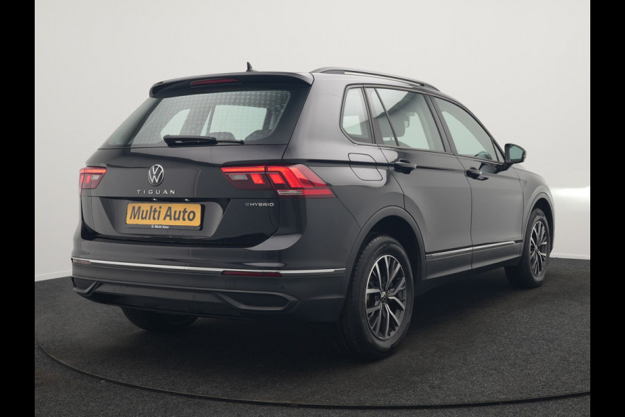 Volkswagen Tiguan 1.4 TSI eHybrid Life Plug In Hybrid 245pk Dealer O.H. PHEV | Trekhaak Af Fabriek | Adaptive Cruise | Sportstoelen & Stuur Verwarmd | Virtual | Keyless | Blis | Navigatie | DAB |