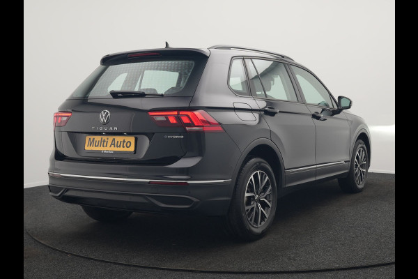 Volkswagen Tiguan 1.4 TSI eHybrid Life Plug In Hybrid 245pk Dealer O.H. PHEV | Trekhaak Af Fabriek | Adaptive Cruise | Sportstoelen & Stuur Verwarmd | Virtual | Keyless | Blis | Navigatie | DAB |