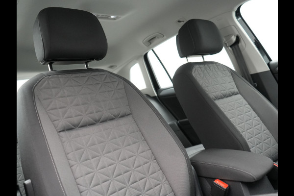 Volkswagen Tiguan 1.4 TSI eHybrid Life Plug In Hybrid 245pk Dealer O.H. PHEV | Trekhaak Af Fabriek | Adaptive Cruise | Sportstoelen & Stuur Verwarmd | Virtual | Keyless | Blis | Navigatie | DAB |