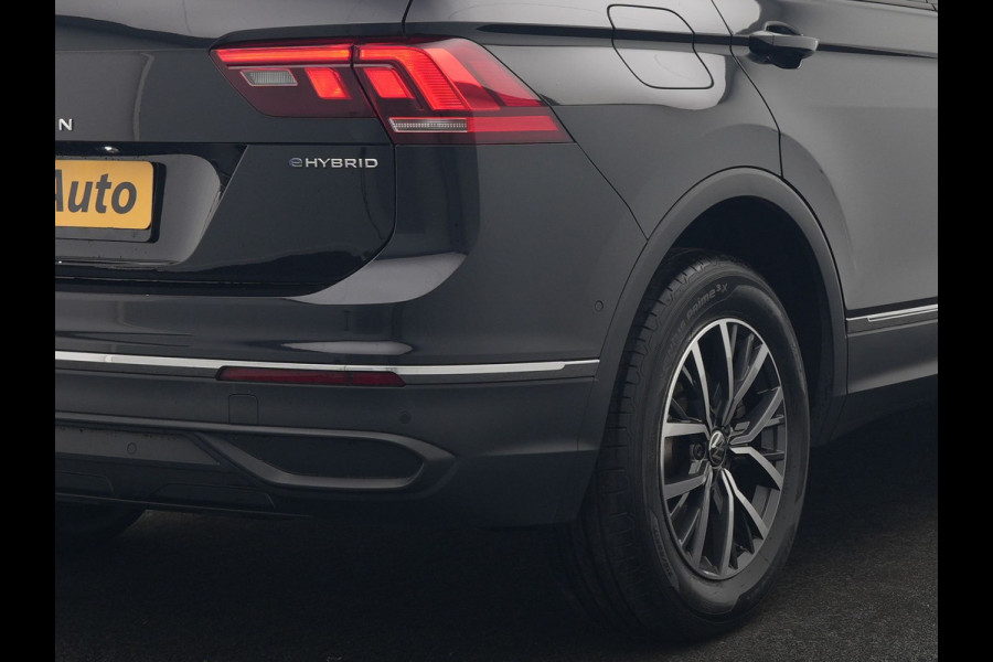 Volkswagen Tiguan 1.4 TSI eHybrid Life Plug In Hybrid 245pk Dealer O.H. PHEV | Trekhaak Af Fabriek | Adaptive Cruise | Sportstoelen & Stuur Verwarmd | Virtual | Keyless | Blis | Navigatie | DAB |
