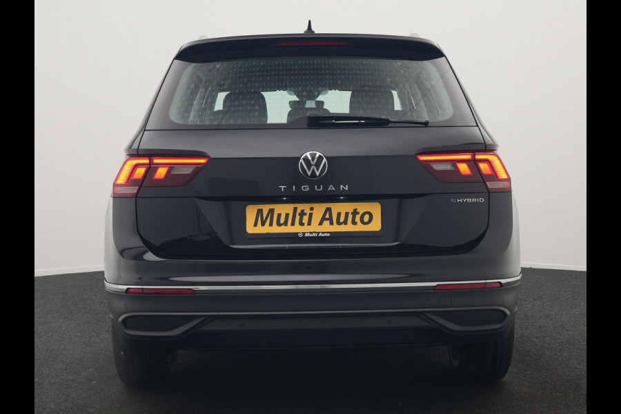 Volkswagen Tiguan 1.4 TSI eHybrid Life Plug In Hybrid 245pk Dealer O.H. PHEV | Trekhaak Af Fabriek | Adaptive Cruise | Sportstoelen & Stuur Verwarmd | Virtual | Keyless | Blis | Navigatie | DAB |