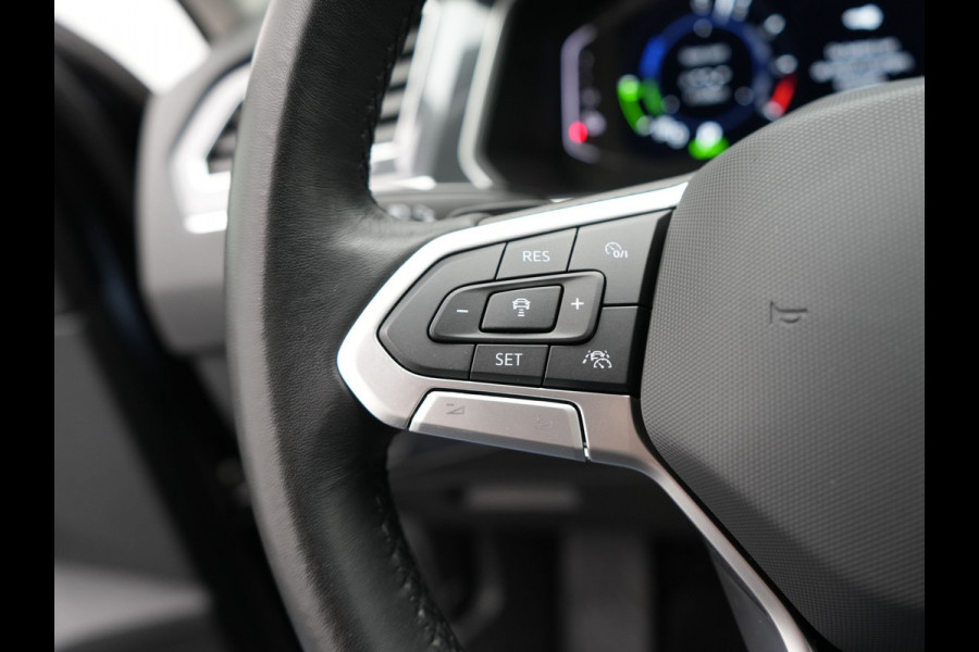 Volkswagen Tiguan 1.4 TSI eHybrid Life Plug In Hybrid 245pk Dealer O.H. PHEV | Trekhaak Af Fabriek | Adaptive Cruise | Sportstoelen & Stuur Verwarmd | Virtual | Keyless | Blis | Navigatie | DAB |