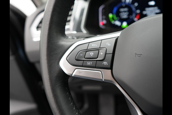 Volkswagen Tiguan 1.4 TSI eHybrid Life Plug In Hybrid 245pk Dealer O.H. PHEV | Trekhaak Af Fabriek | Adaptive Cruise | Sportstoelen & Stuur Verwarmd | Virtual | Keyless | Blis | Navigatie | DAB |