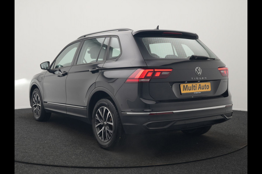 Volkswagen Tiguan 1.4 TSI eHybrid Life Plug In Hybrid 245pk Dealer O.H. PHEV | Trekhaak Af Fabriek | Adaptive Cruise | Sportstoelen & Stuur Verwarmd | Virtual | Keyless | Blis | Navigatie | DAB |