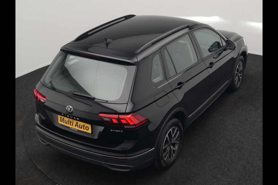 Volkswagen Tiguan 1.4 TSI eHybrid Life Plug In Hybrid 245pk Dealer O.H. PHEV | Trekhaak Af Fabriek | Adaptive Cruise | Sportstoelen & Stuur Verwarmd | Virtual | Keyless | Blis | Navigatie | DAB |