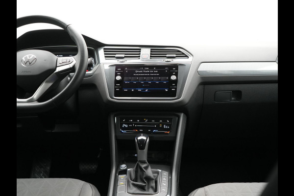 Volkswagen Tiguan 1.4 TSI eHybrid Life Plug In Hybrid 245pk Dealer O.H. PHEV | Trekhaak Af Fabriek | Adaptive Cruise | Sportstoelen & Stuur Verwarmd | Virtual | Keyless | Blis | Navigatie | DAB |