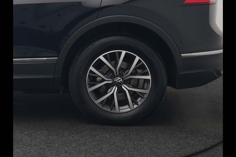Volkswagen Tiguan 1.4 TSI eHybrid Life Plug In Hybrid 245pk Dealer O.H. PHEV | Trekhaak Af Fabriek | Adaptive Cruise | Sportstoelen & Stuur Verwarmd | Virtual | Keyless | Blis | Navigatie | DAB |