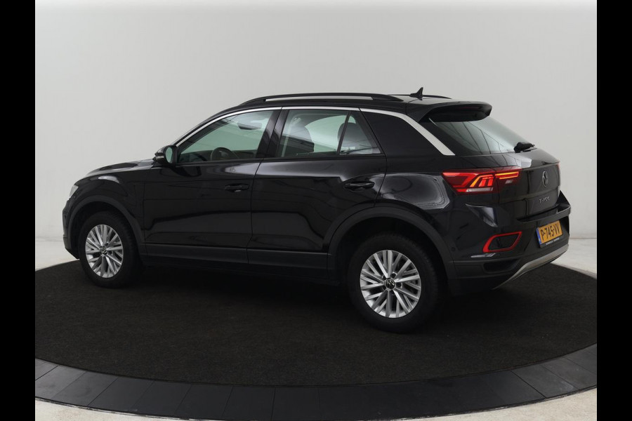 Volkswagen T-Roc 1.5 TSI Life Business | Stoelverwarming | Camera | Virtual Cockpit | Carplay | Full LED | Adaptive cruise | Navigatie | Park Assist | Climate control | DAB | Bluetooth