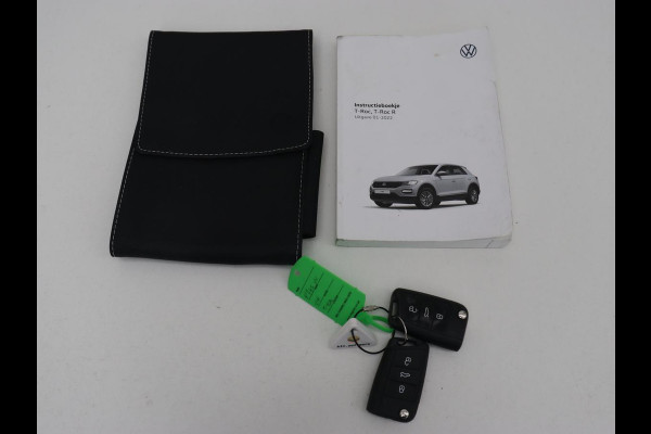 Volkswagen T-Roc 1.5 TSI Life Business | Stoelverwarming | Camera | Virtual Cockpit | Carplay | Full LED | Adaptive cruise | Navigatie | Park Assist | Climate control | DAB | Bluetooth