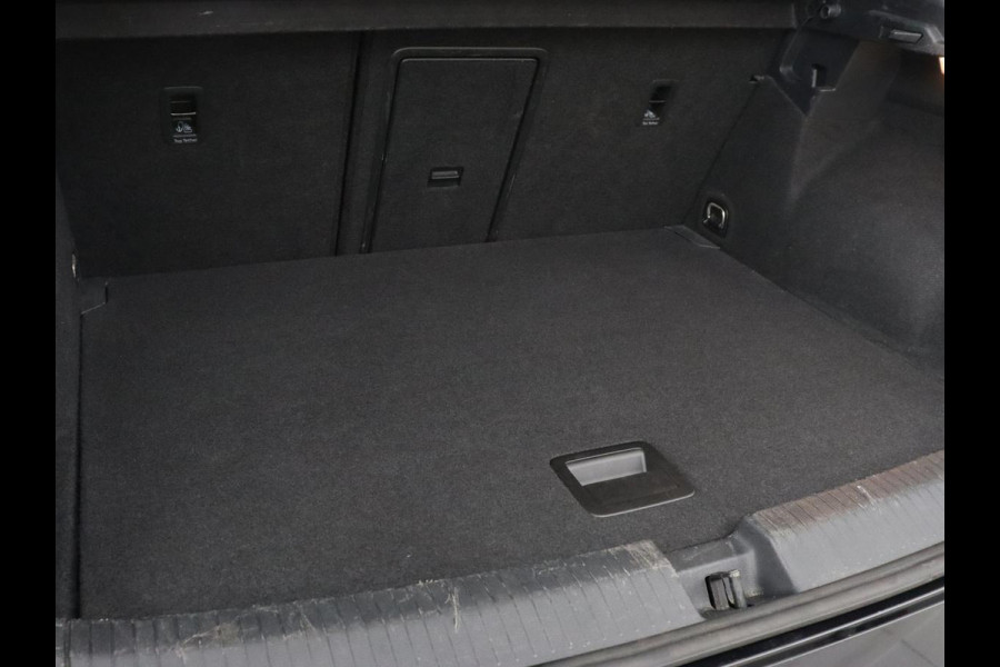 Volkswagen T-Roc 1.5 TSI Life Business | Stoelverwarming | Camera | Virtual Cockpit | Carplay | Full LED | Adaptive cruise | Navigatie | Park Assist | Climate control | DAB | Bluetooth