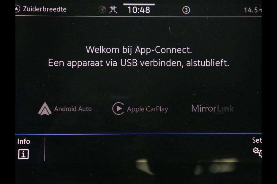 Volkswagen T-Roc 1.5 TSI Life Business | Stoelverwarming | Camera | Virtual Cockpit | Carplay | Full LED | Adaptive cruise | Navigatie | Park Assist | Climate control | DAB | Bluetooth